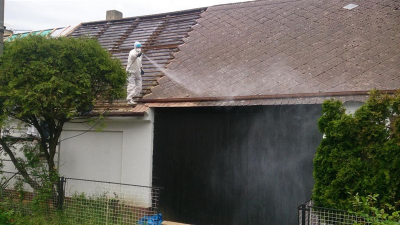 Odstranění ETERNITU ze střechy rodinného domu Hodyně